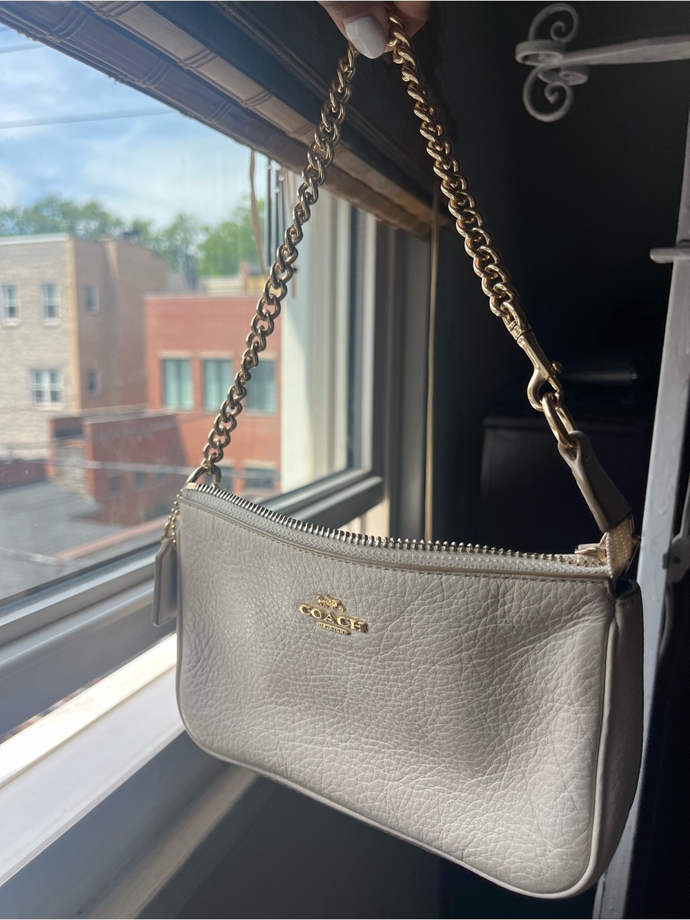 Coach Nolita 19 Cream Leather Shoulder Bag with Gold Chain Strap - Picture 4 of 5